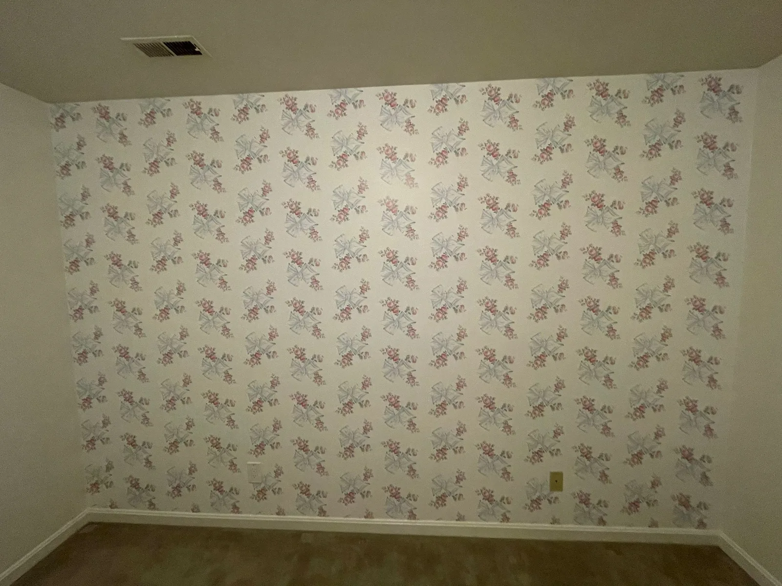 Wallpaper installation in Bay Terraces