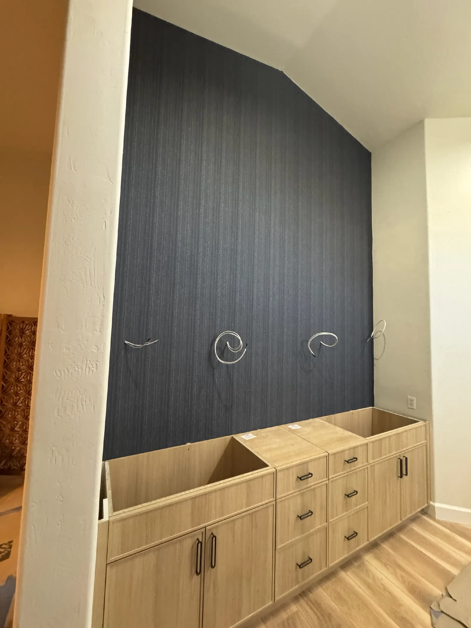 Wallpaper installation in Nestor