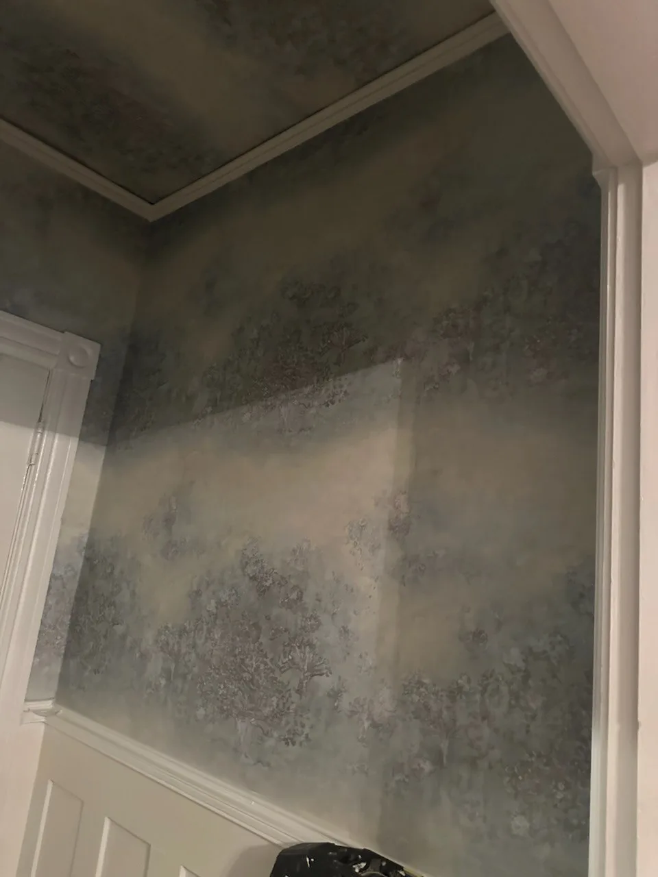 Wallpaper installation in Southwest